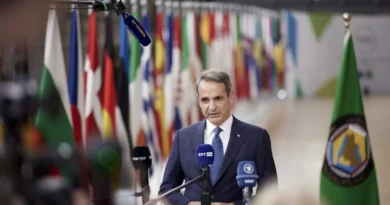 اليونان تضغط على الاتحاد الأوروبي لتسريع إعادة المهاجرين المرفوضين