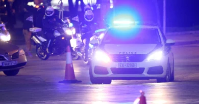 سطو مسلح على متجر وفندق في أثينا خلال الليل