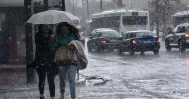 موجة برد مفاجئة تضرب اليونان أمطار غزيرة وثلوج وصقيع في هذه المناطق