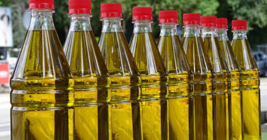 تفكيك عصابة في سالونيك تبيع زيت دوار الشمس على أنه زيت زيتون بكر ممتاز