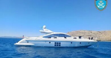 السلطات اليونانية تحبط محاولة تهريب 76 مهاجرا إلى رودس عبر يخت فاخر وتعتقل 3 مهربين