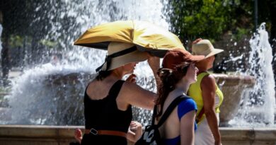 موجة حر إفريقية تضرب اليونان: سبع مناطق تحت خطر ارتفاع درجات الحرارة الخطير