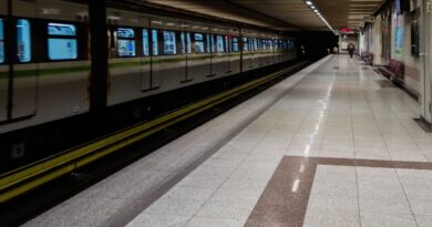 تشغيل مترو وترام وحافلات أثينا على مدار 24 ساعة لأول مرة يوم 5 يوليو