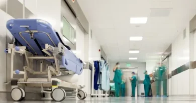 إضراب أطباء المستشفيات في اليونان يوم 18 مارس أزمة الرواتب ونقص الكوادر تشعل احتجاجا وطنيا في القطاع الصحي